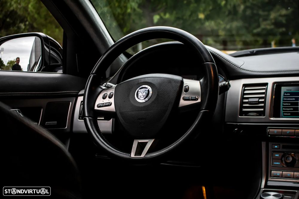 Jaguar XF 3.0 D V6 S Luxury - 35