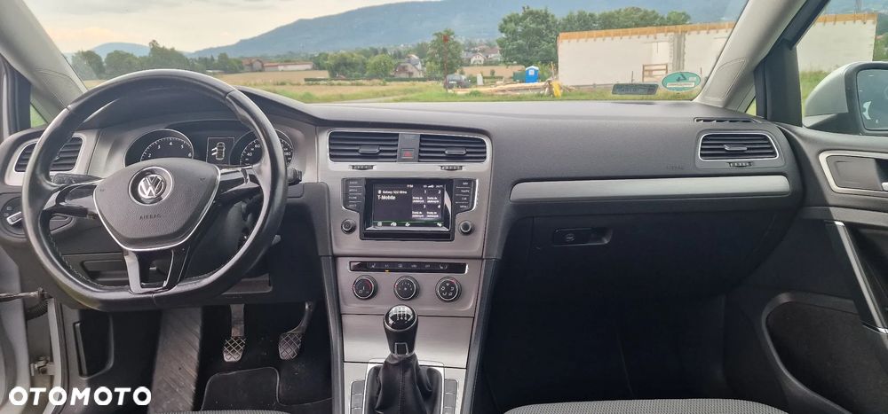 Volkswagen Golf - 10