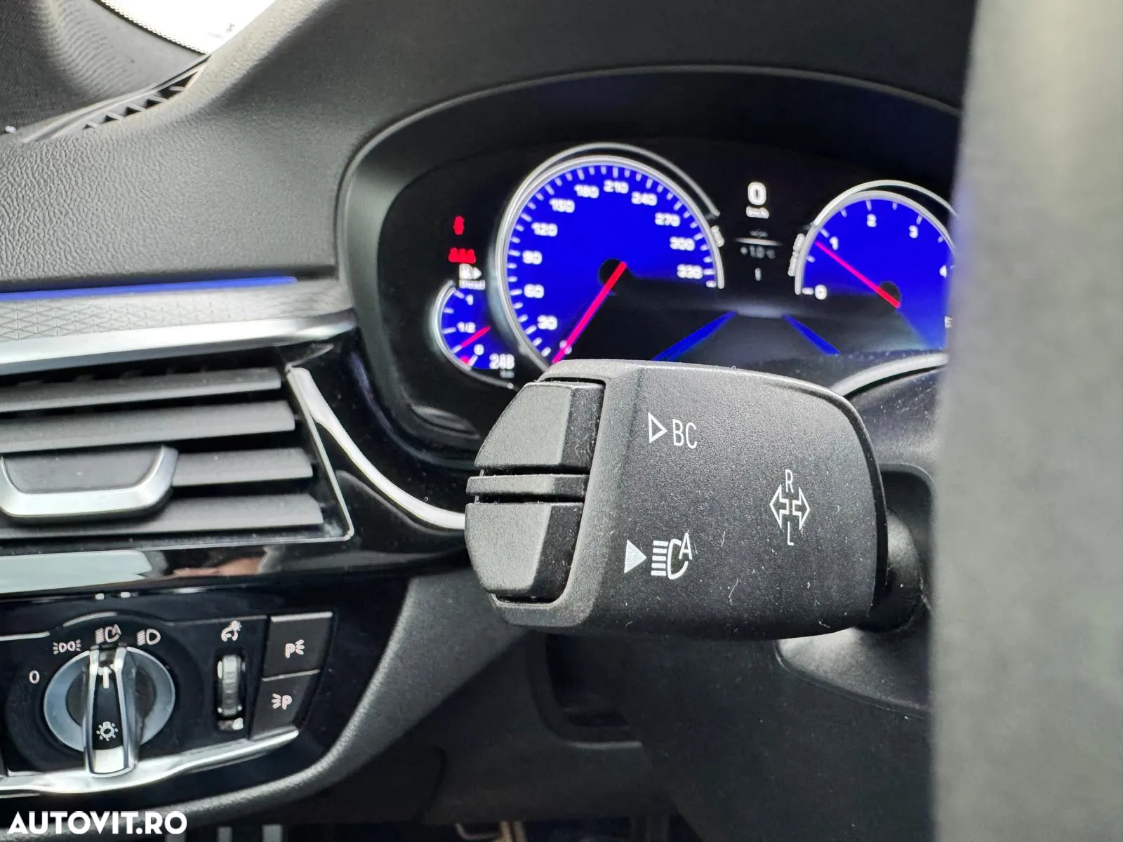BMW Seria 5 520d xDrive AT - 38