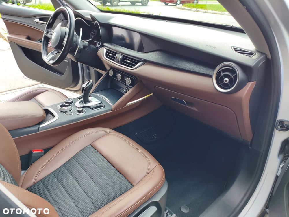 Alfa Romeo Stelvio 2.0 Turbo Sprint Q4 - 17