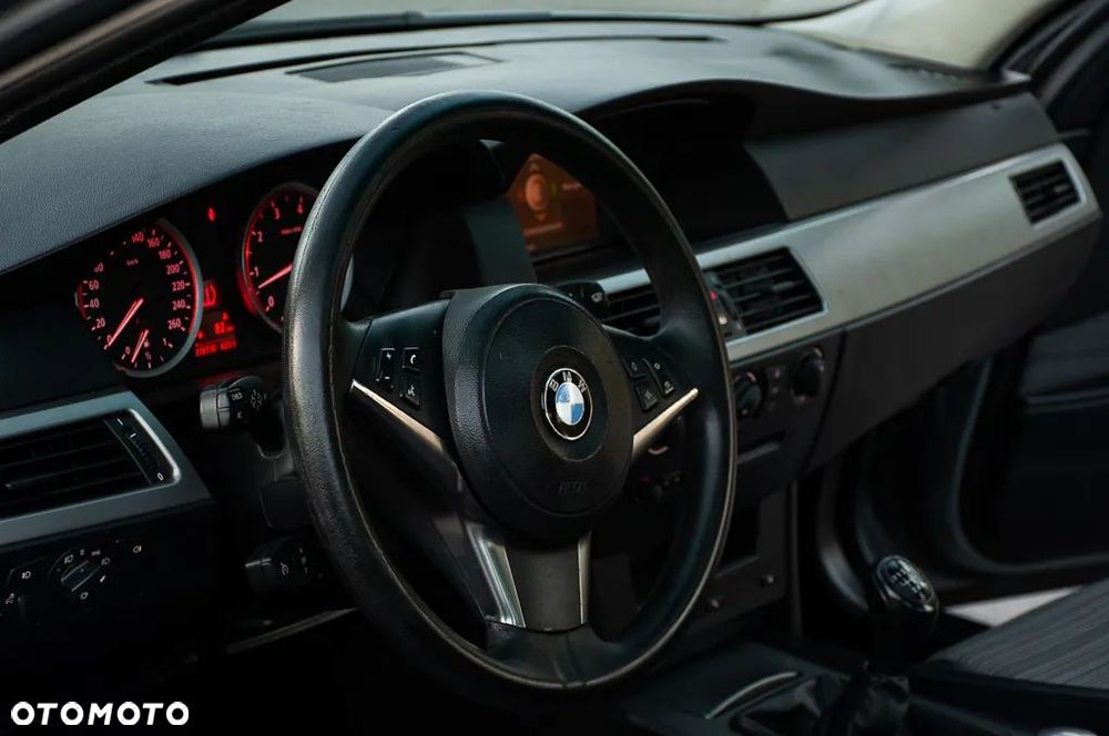 BMW Seria 5 520i - 26