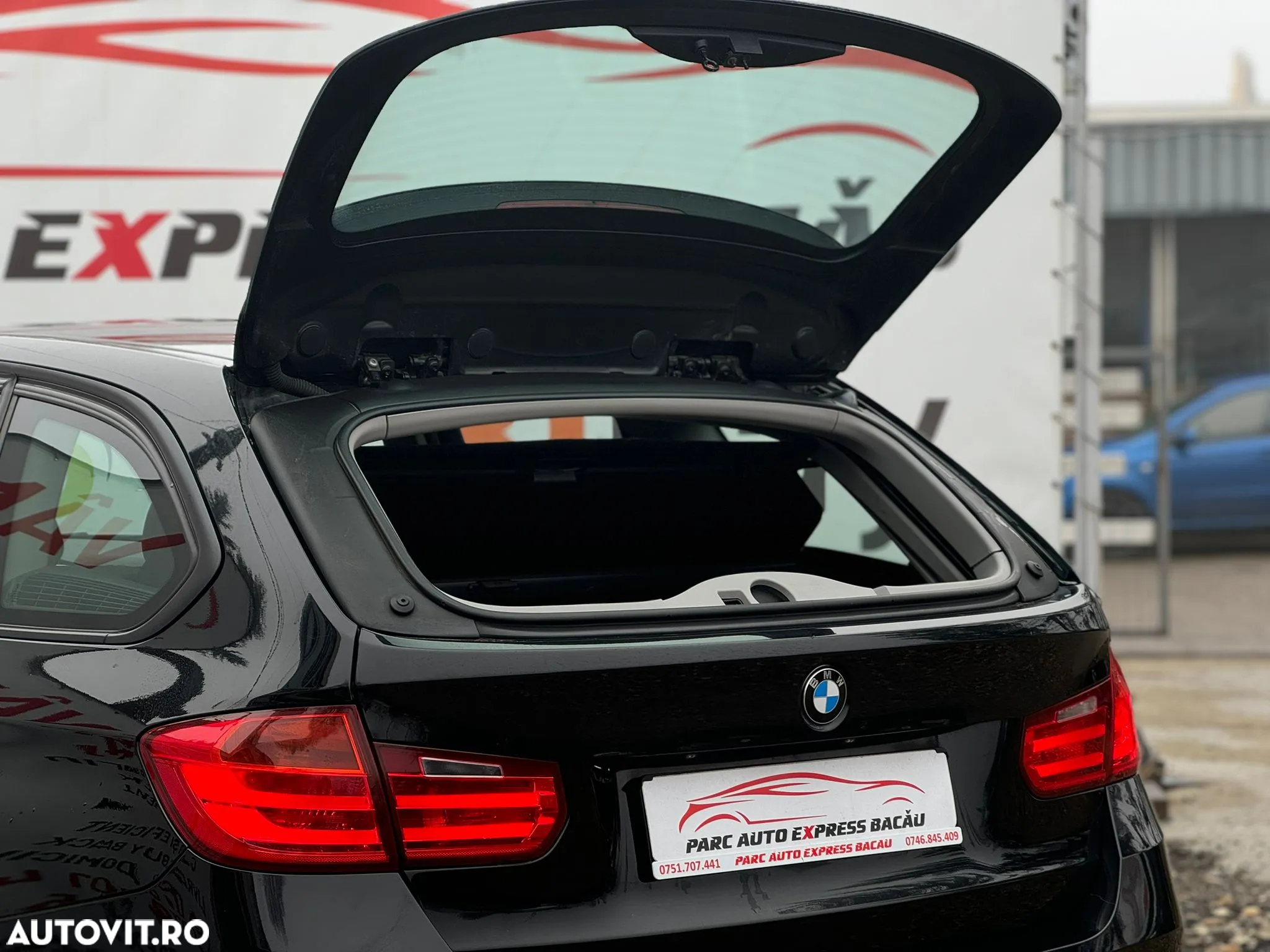 BMW Seria 3 320d DPF Touring Aut. - 21