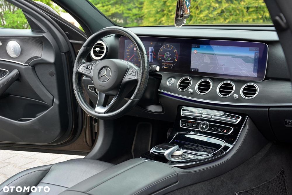 Mercedes-Benz Klasa E 250 9G-TRONIC - 27