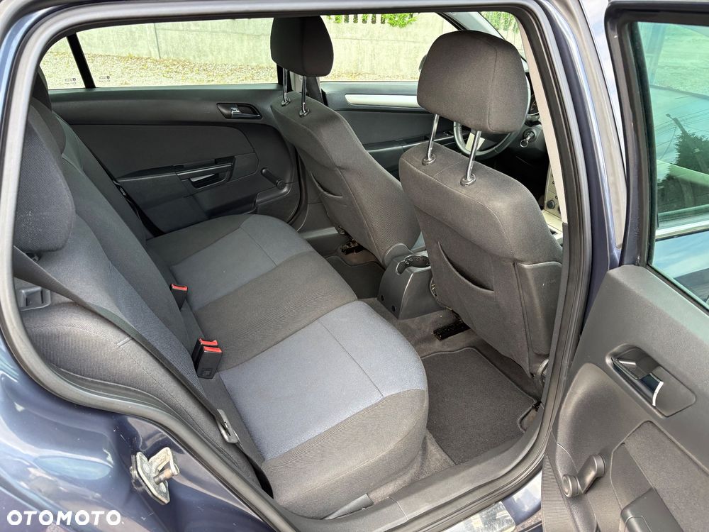 Opel Astra 1.6 Design Edition - 32