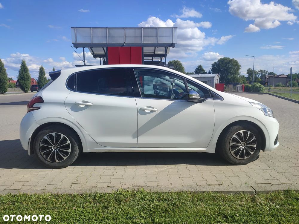 Peugeot 208 - 10