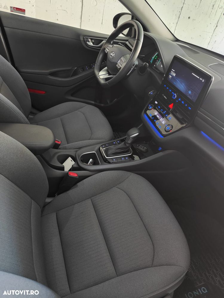 Hyundai IONIQ - 8