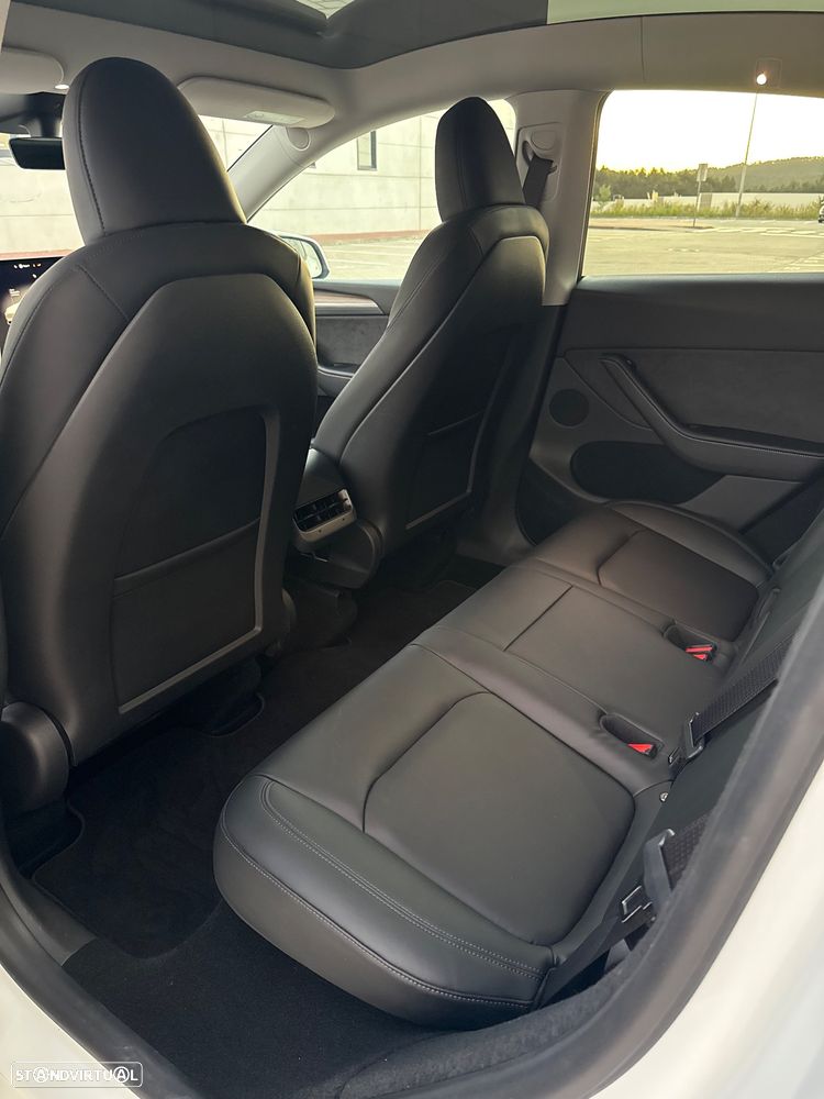 Tesla Model Y Long-Range RWD - 10