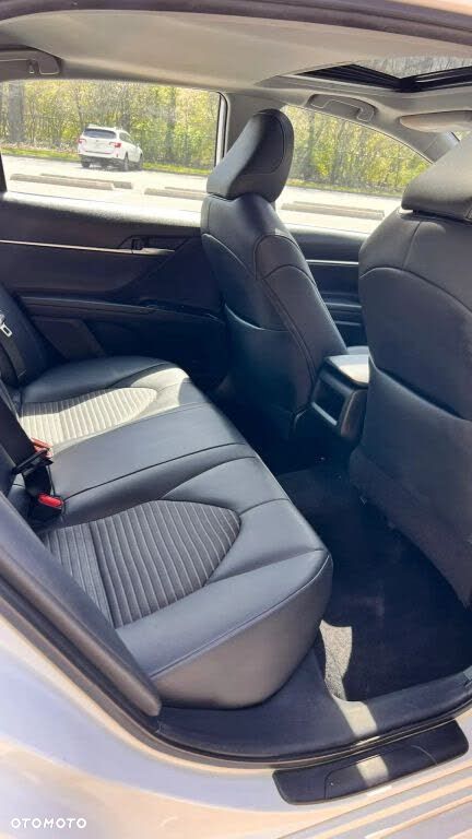 Toyota Camry 2.5 LE - 9