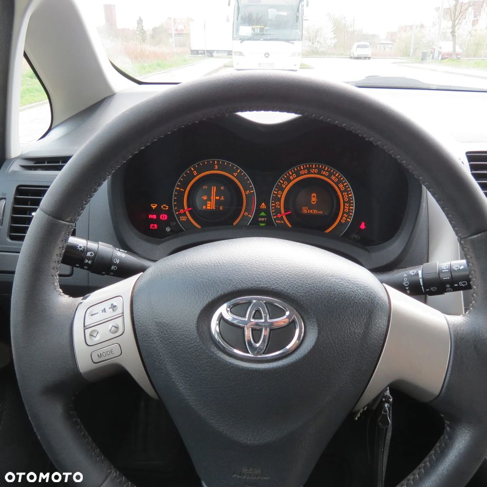 Toyota Auris 2.0 D-4D Life+ - 13