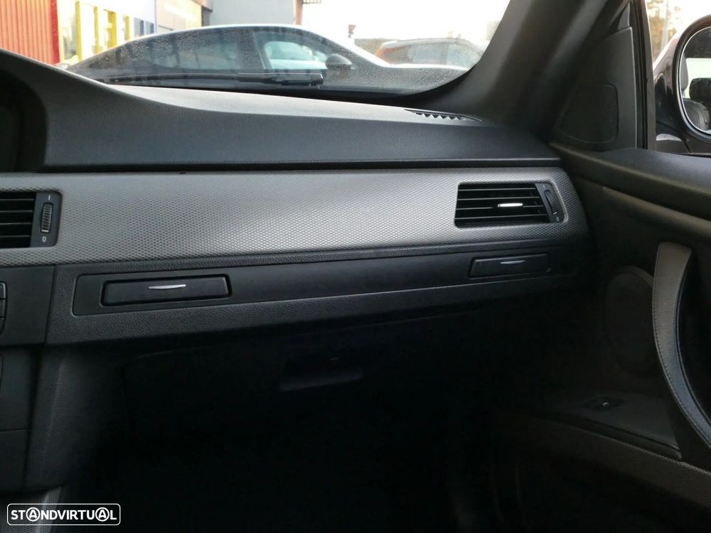 BMW 320 d Coupe - 32