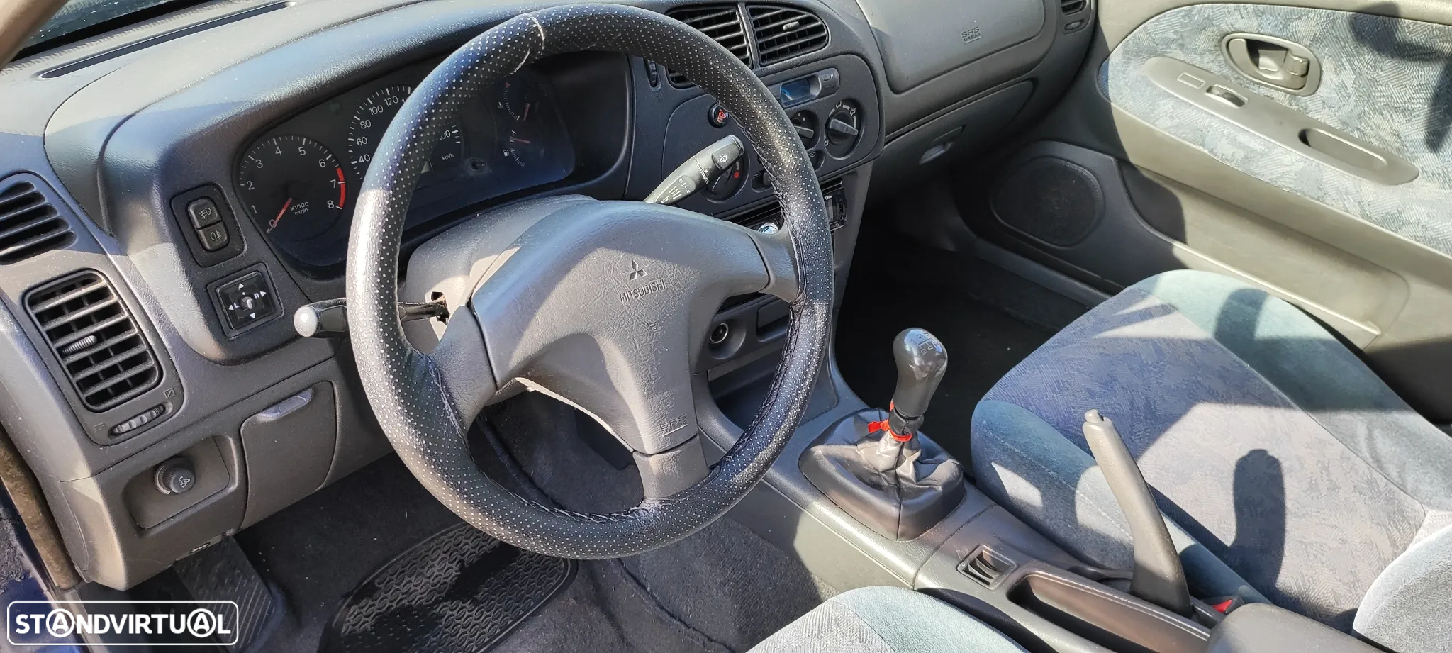 Mitsubishi Lancer 1.3 GLX - 29