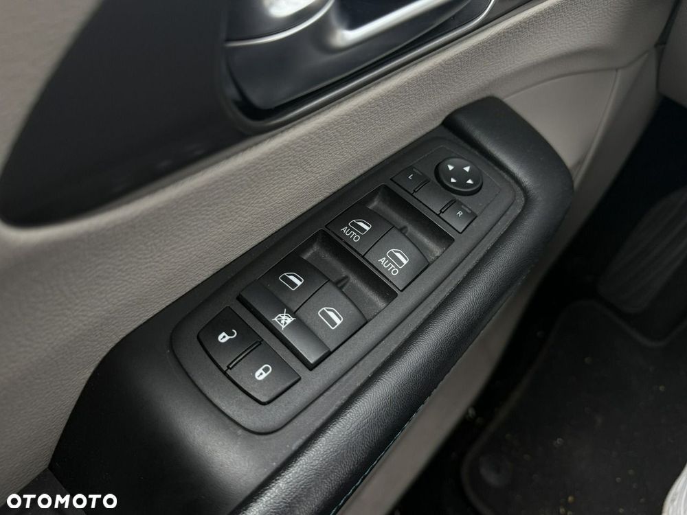 Chrysler Pacifica - 36