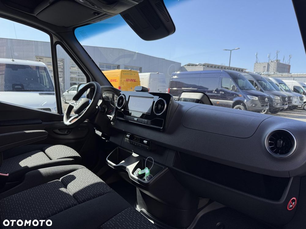 Mercedes-Benz Sprinter - 11