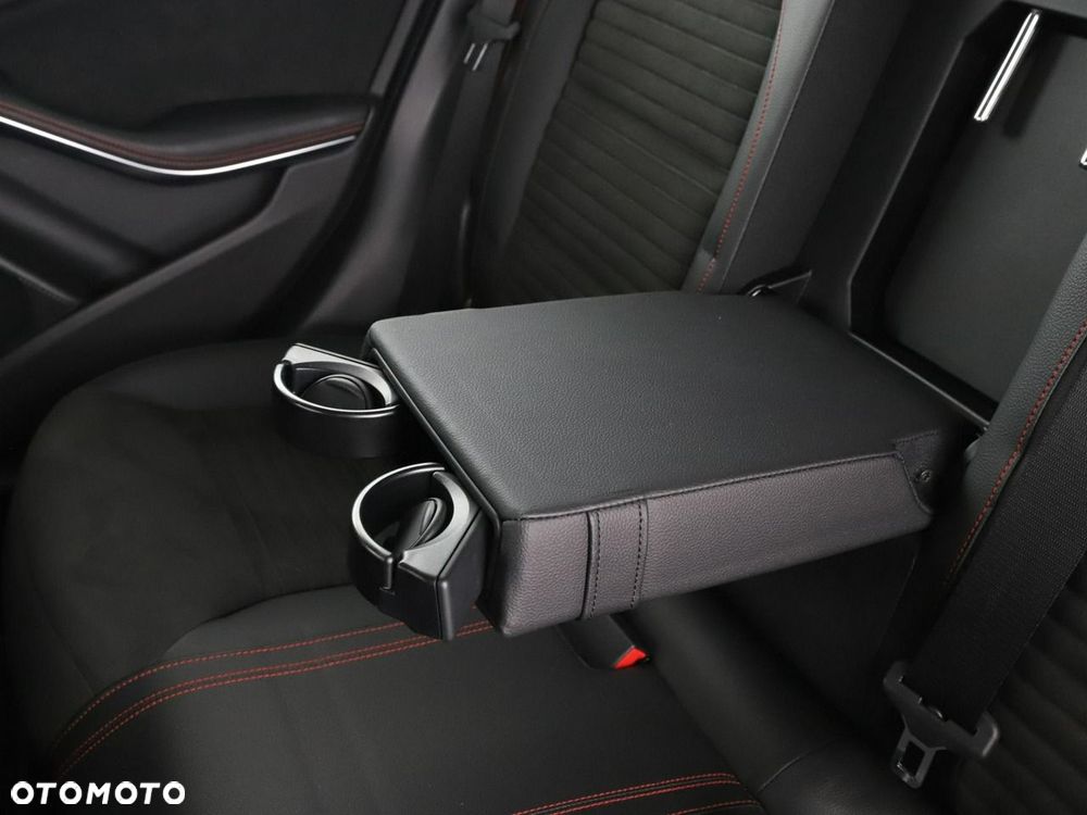 Mercedes-Benz GLA 250 AMG Line - 36