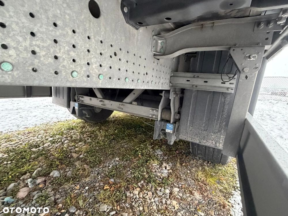 Schmitz Cargobull SCS MB Varios - koła 385/55 R22,5 - 4