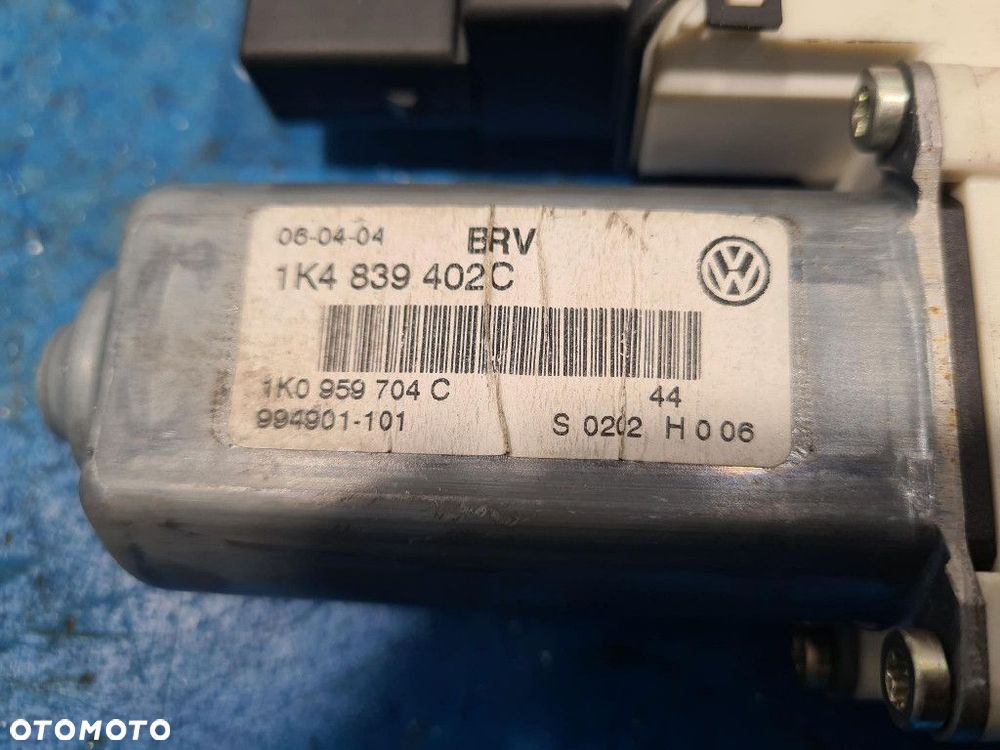 VW GOLF V SILNICZEK SZYBY TYŁ PRAWY 1K4839402C - 2