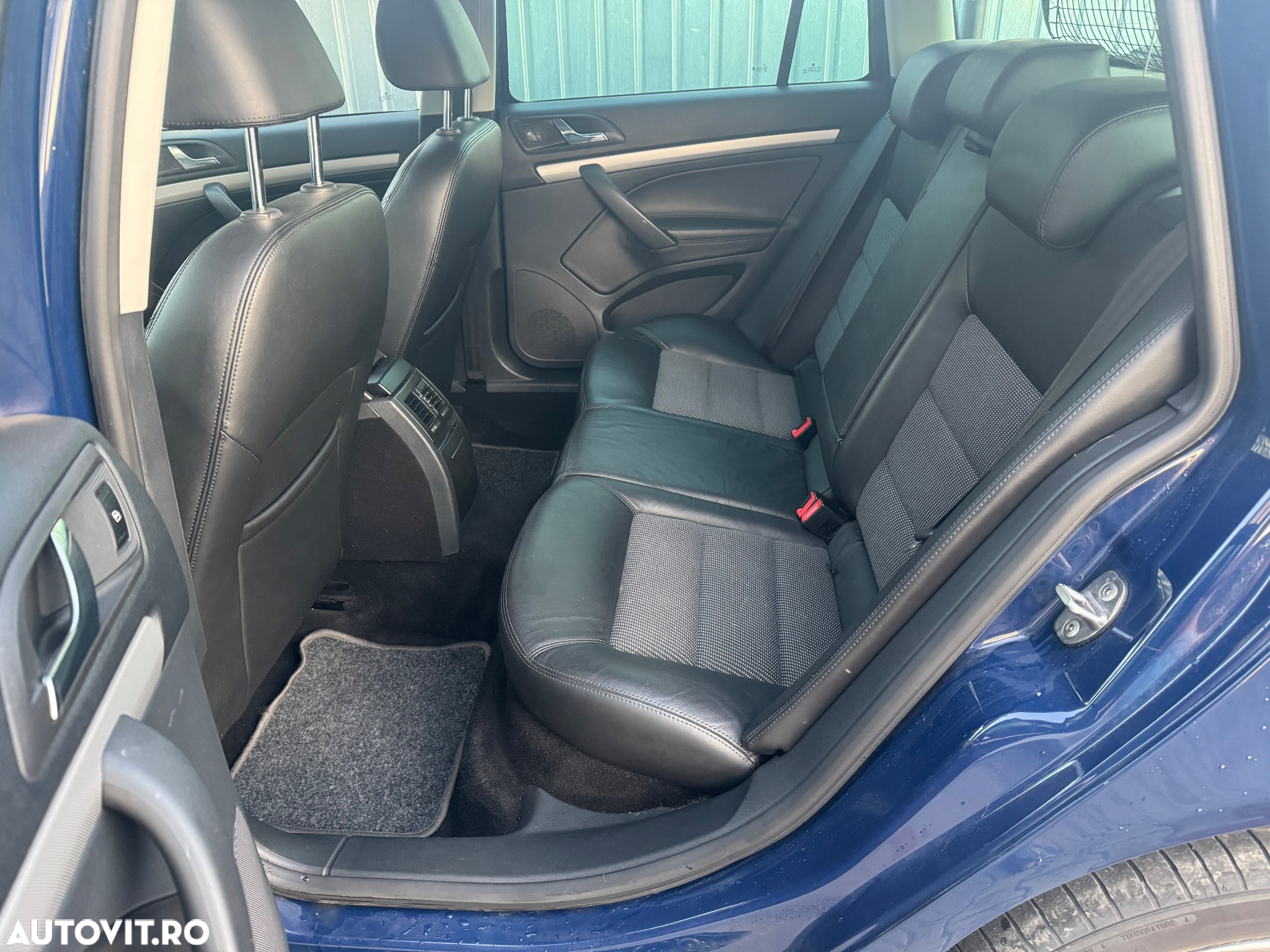 Skoda Octavia Combi 2.0 TDI Ambiente DSG - 9