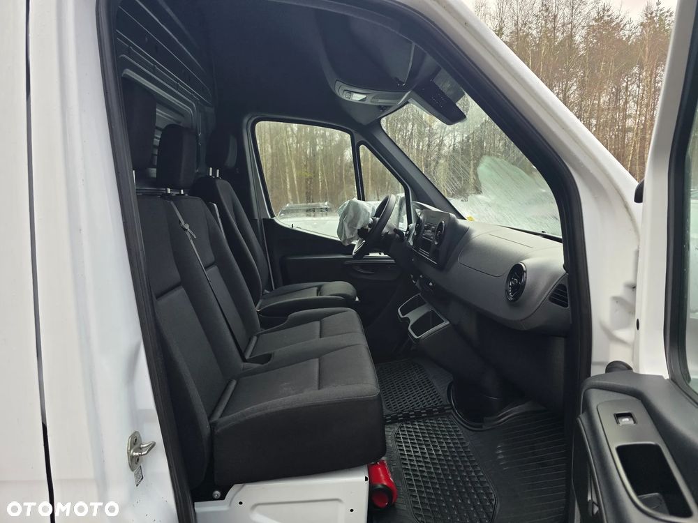 Mercedes-Benz SPRINTER - 11