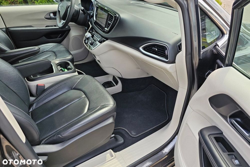 Chrysler Pacifica - 27