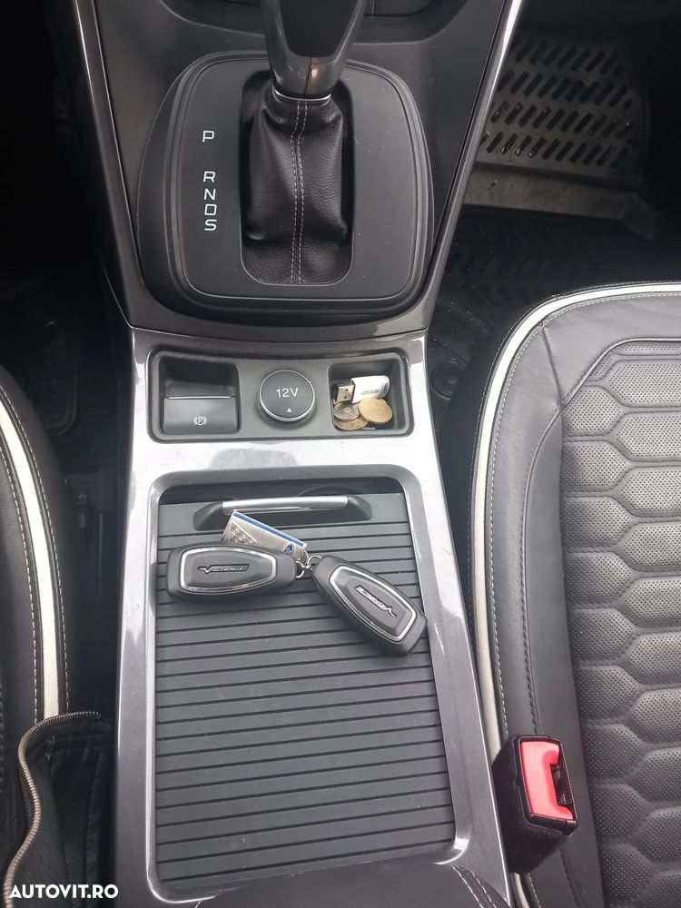 Ford Kuga 2.0 TDCi 4WD Powershift Vignale - 16