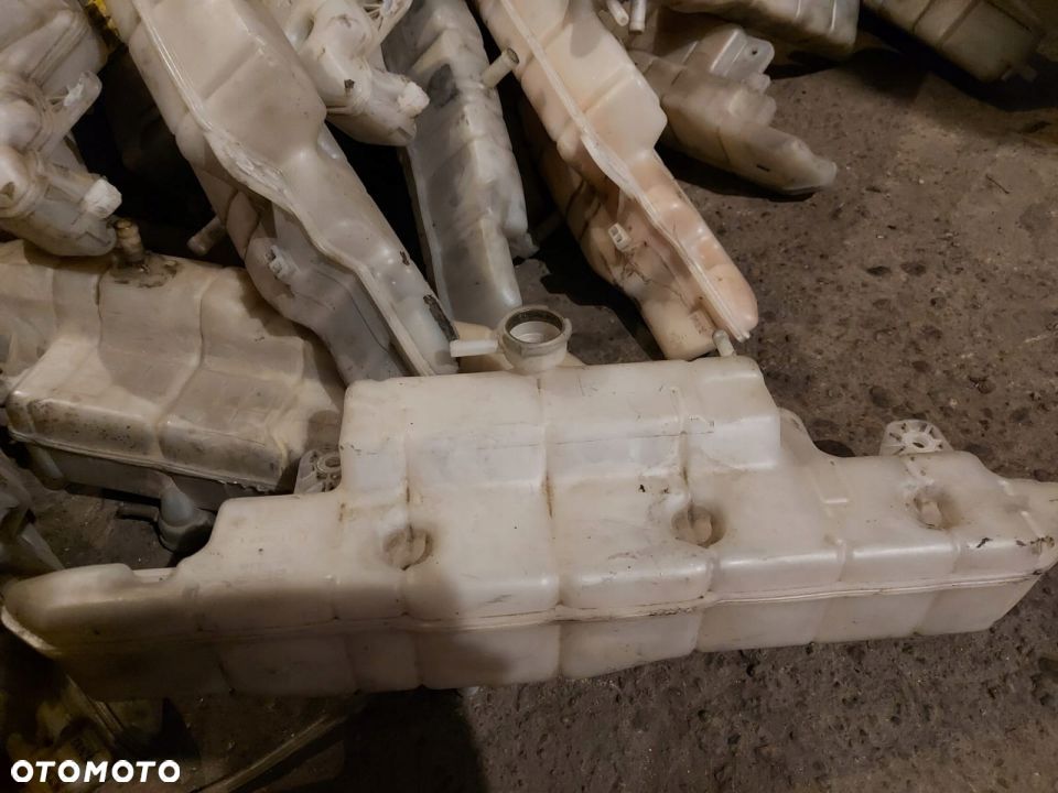 Zbiorniczek płynu chłodnicy Maxity Cabstar 07-20r - 1