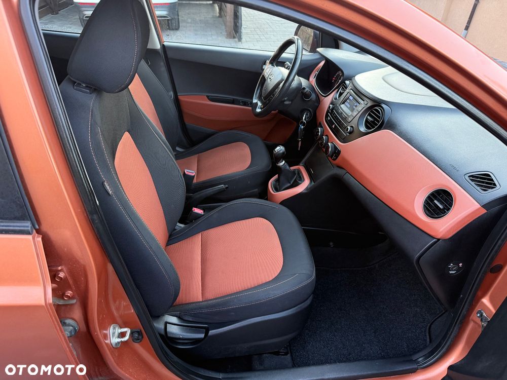 Hyundai i10 1.2 Fifa World Cup Edition - 16