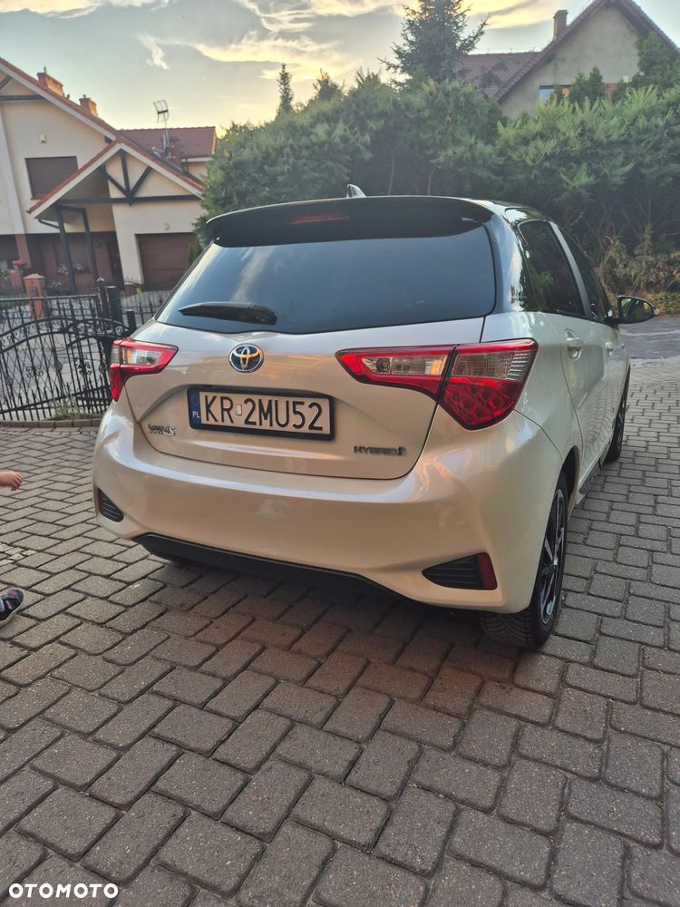 Toyota Yaris Hybrid 100 Selection - 29