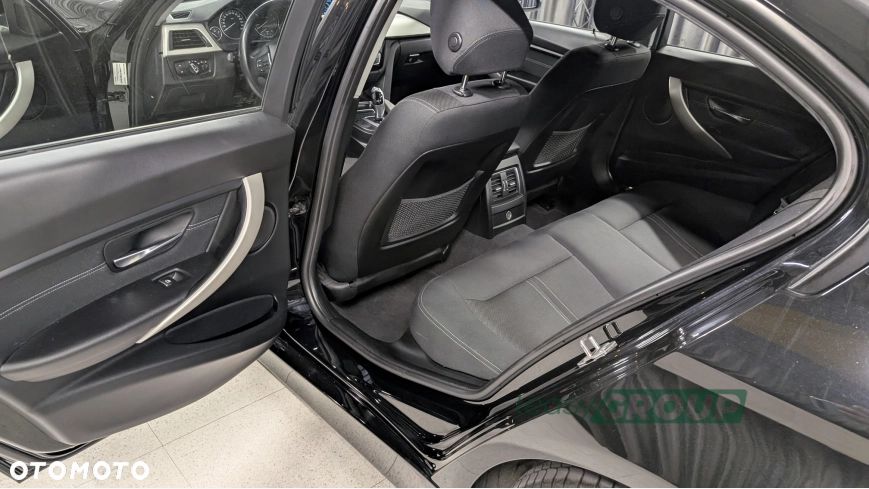 BMW Seria 3 318i - 16