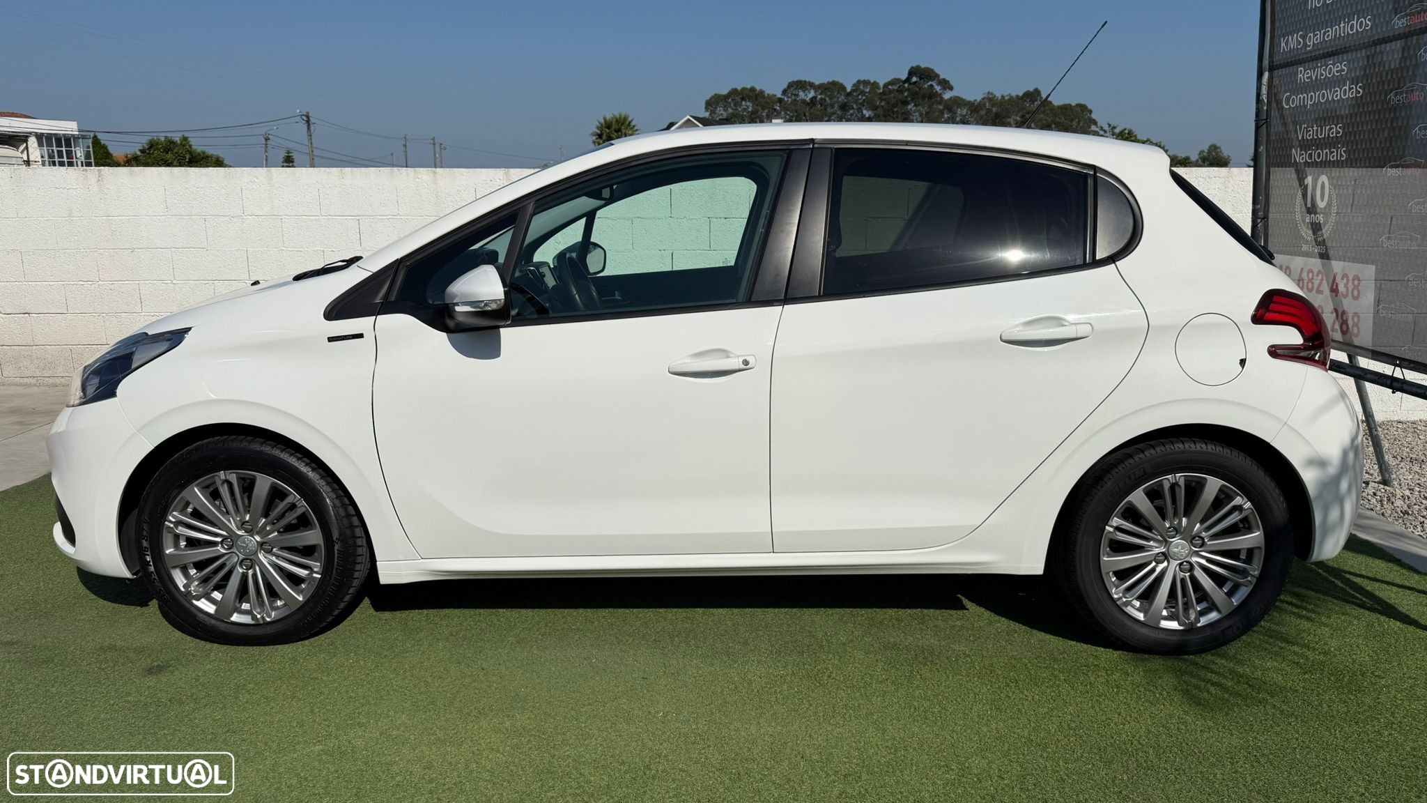 Peugeot 208 1.2 PureTech Signature - 12