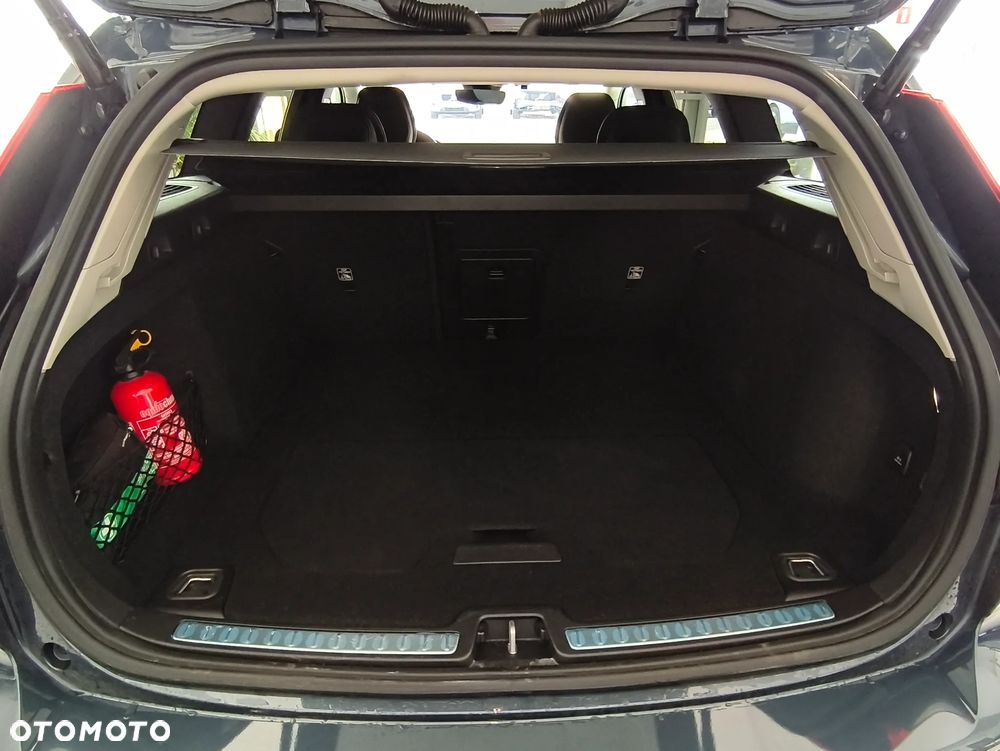 Volvo V60 B4 B Plus Dark - 11