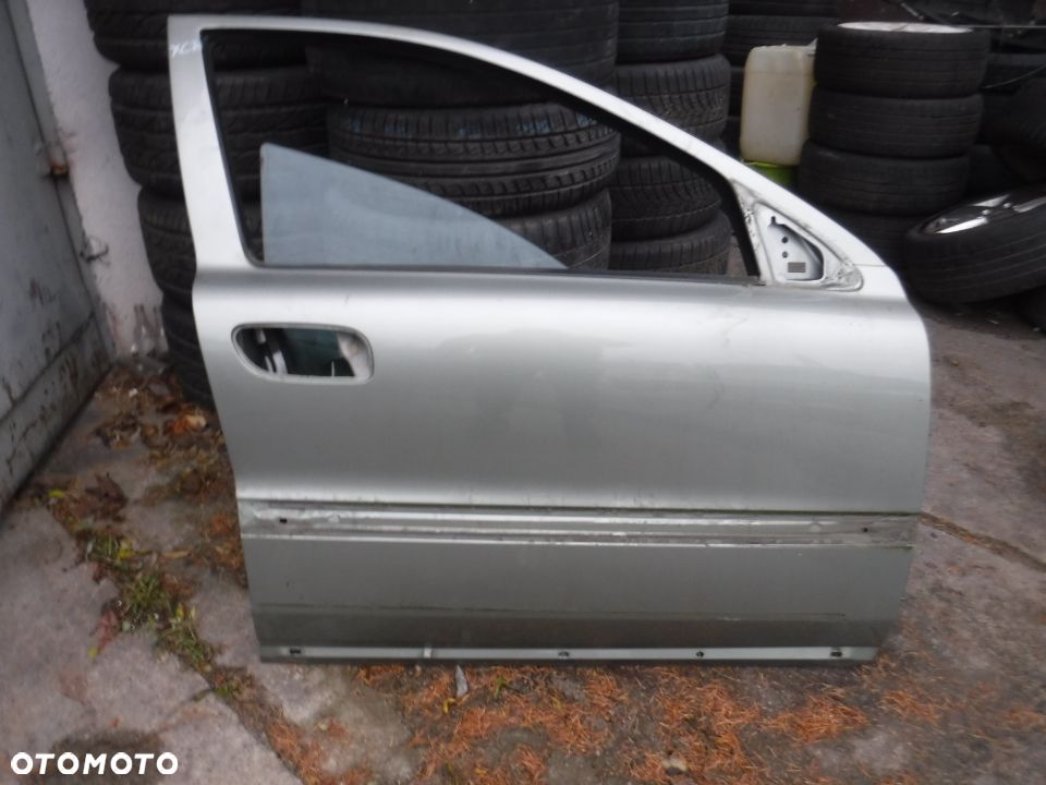 Volvo XC70  V70 drzwi przod prawe 471-46 ladne - 1
