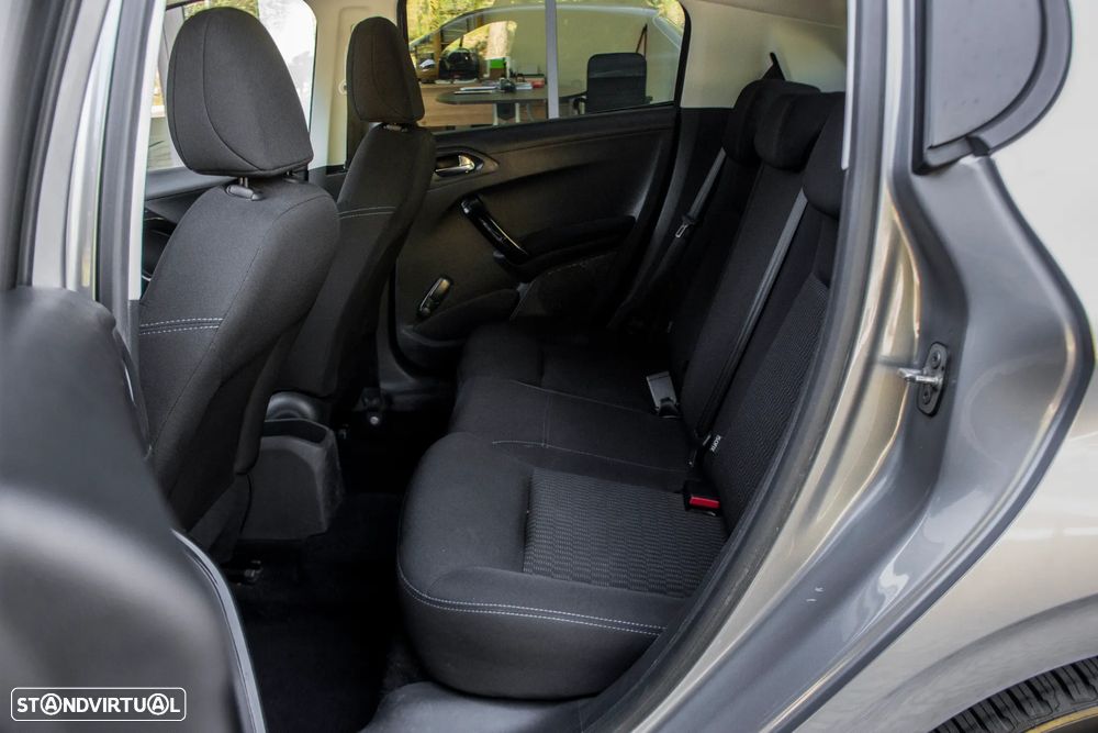 Peugeot 208 1.2 PureTech Signature - 25