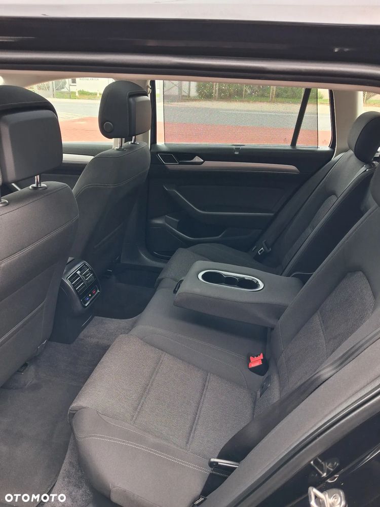 Volkswagen Passat - 13