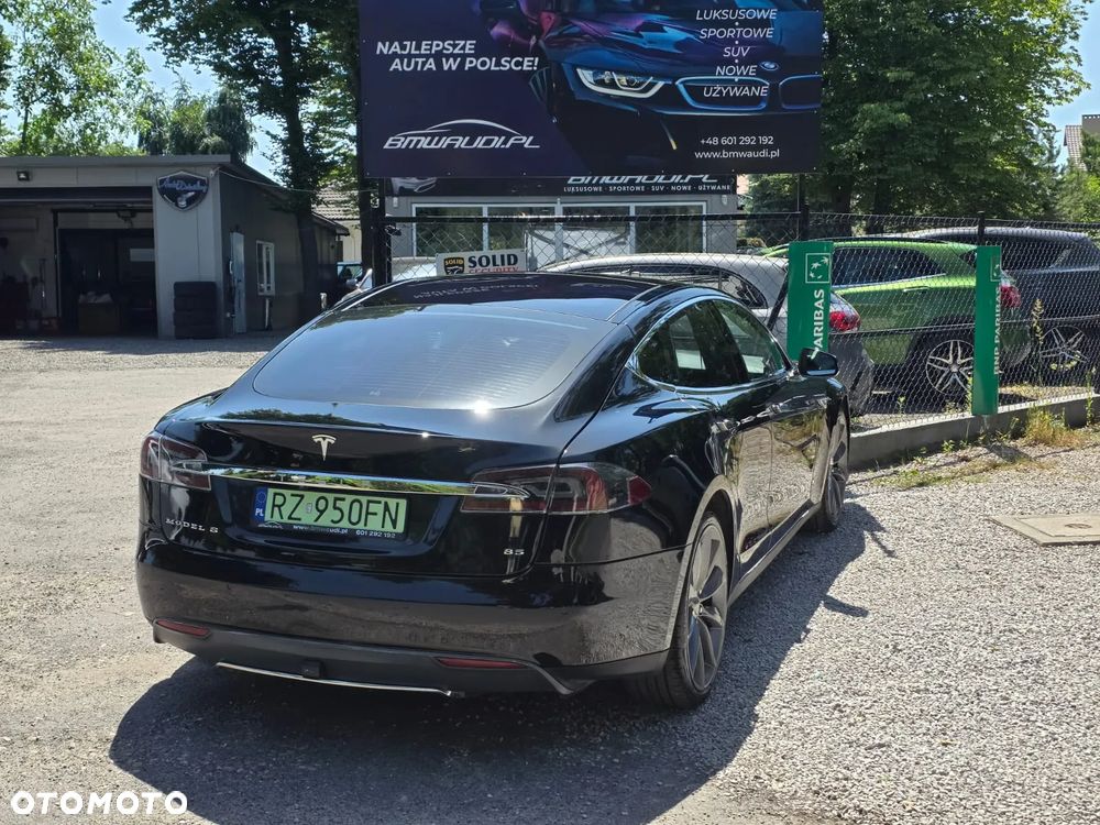 Tesla Model S 85 - 11