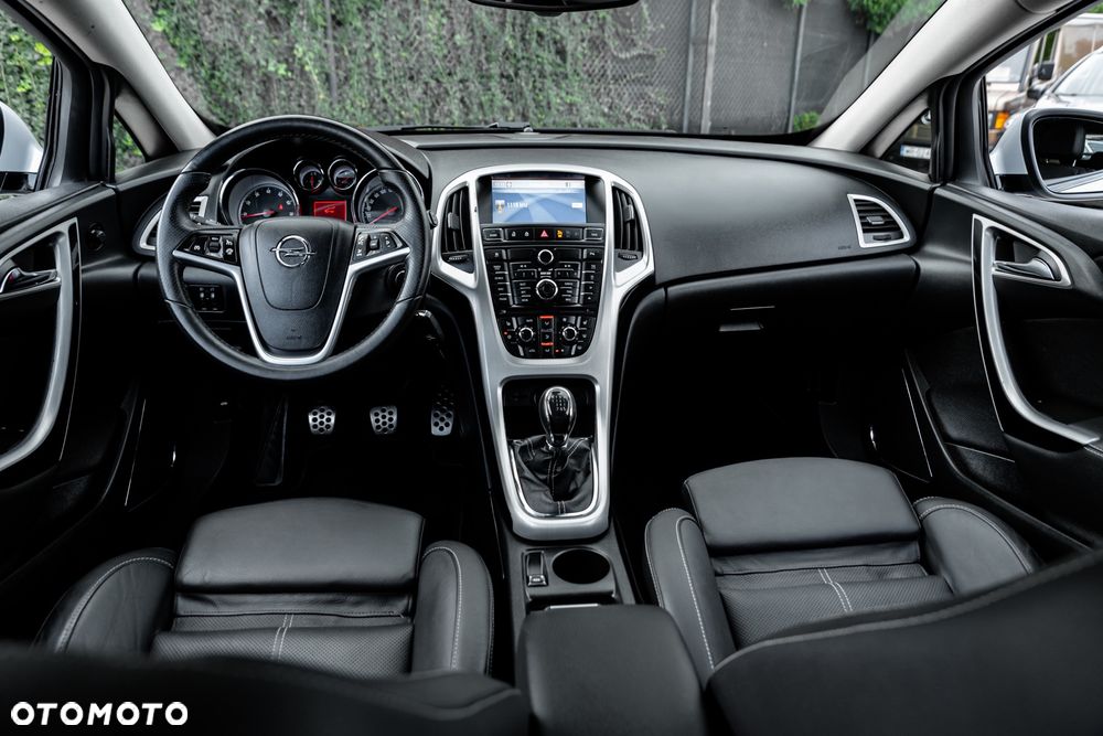 Opel Astra IV GTC 1.6 T Sport - 32