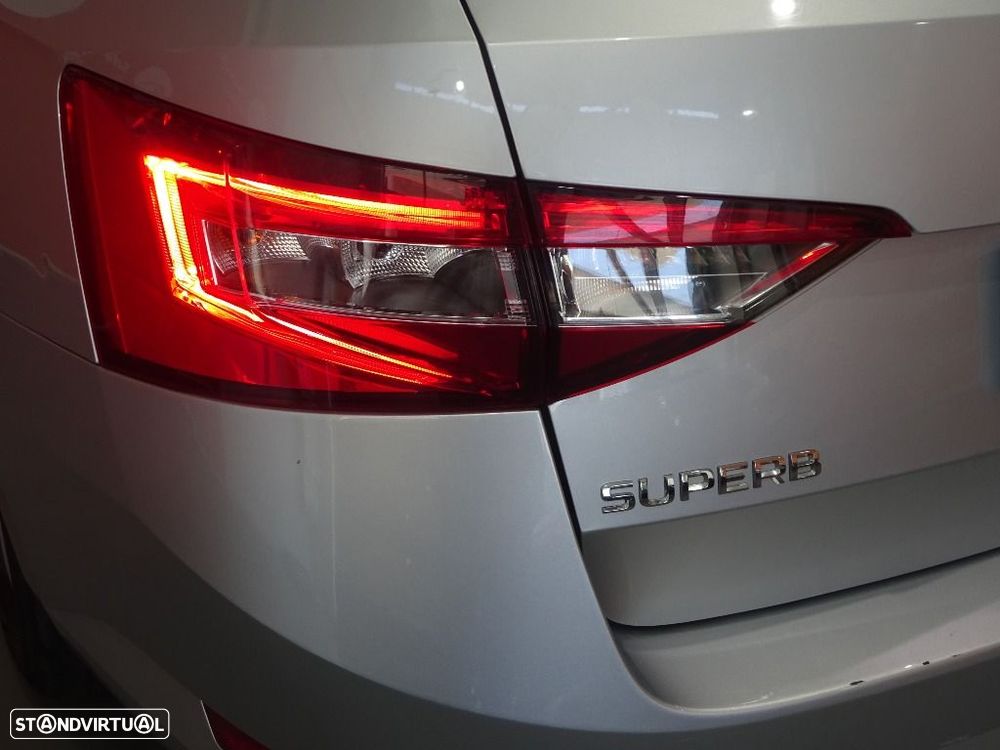 Skoda Superb Break 2.0 TDI Ambition DSG - 35
