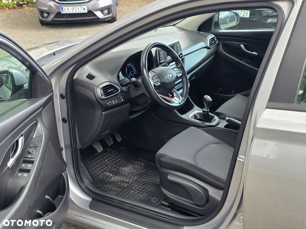 Hyundai i30 1.5 DPI Classic + - 8