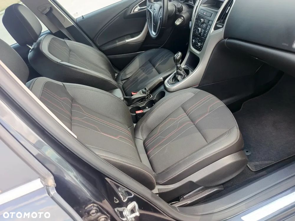 Opel Astra 1.4 Turbo 150 Jahre - 14