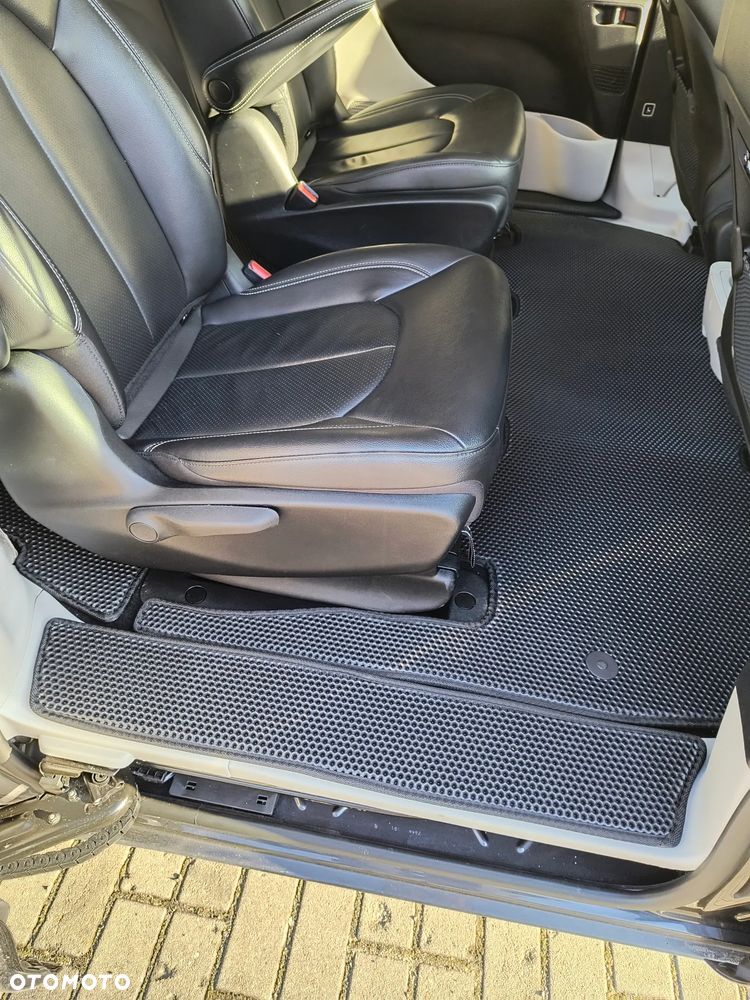 Chrysler Pacifica - 12
