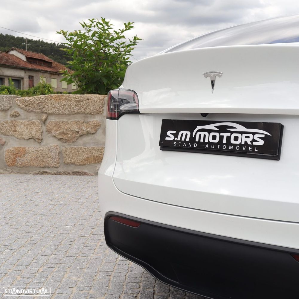 Tesla Model Y Long Range Dual Motor AWD - 13