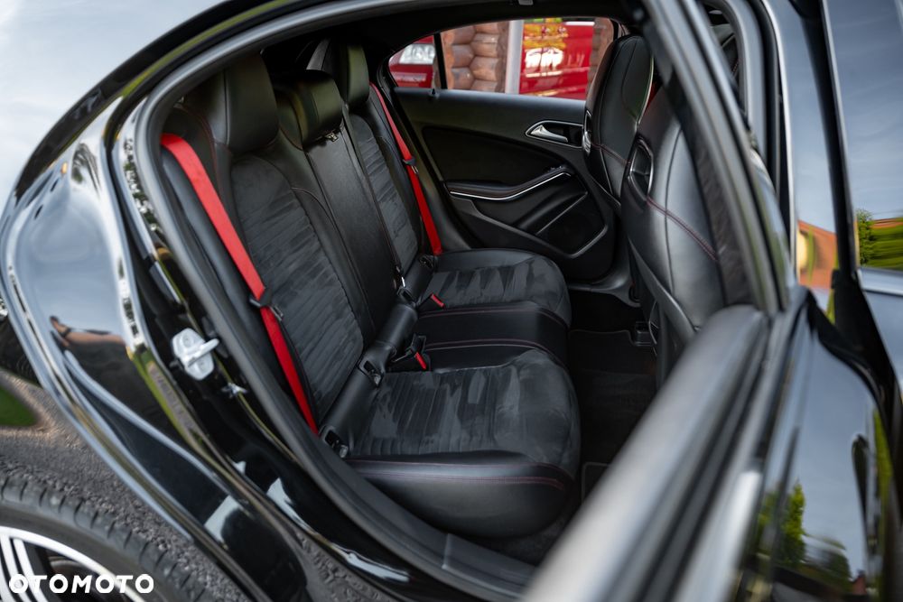 Mercedes-Benz Klasa A 250 4Matic 7G-DCT AMG Line - 21