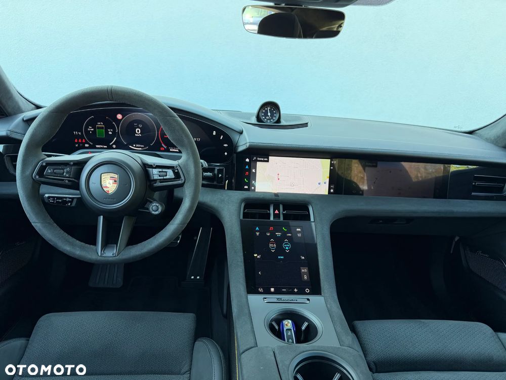 Porsche Taycan - 16