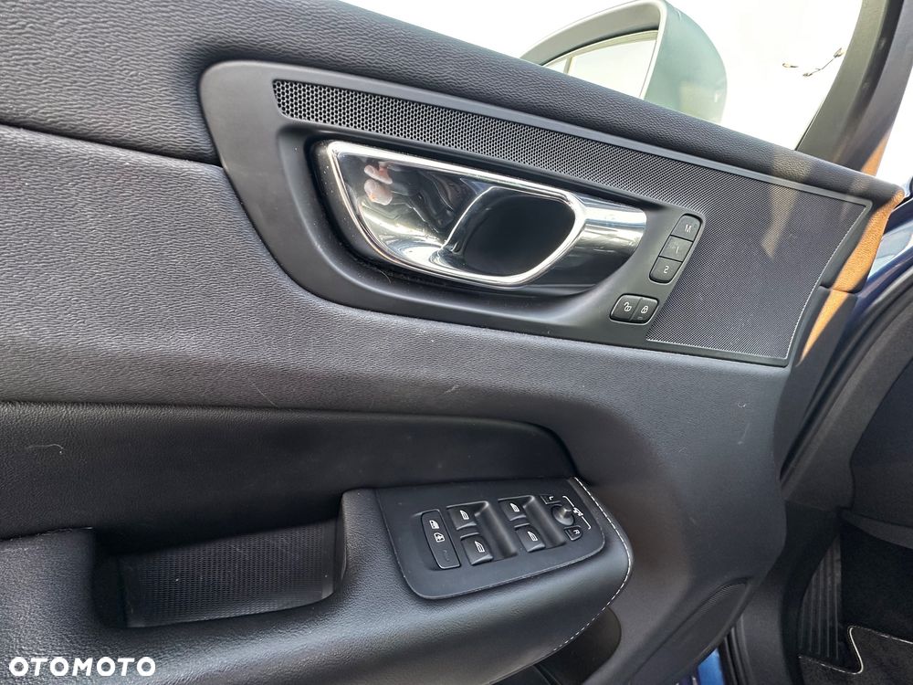 Volvo XC 60 T5 AWD R-Design - 13