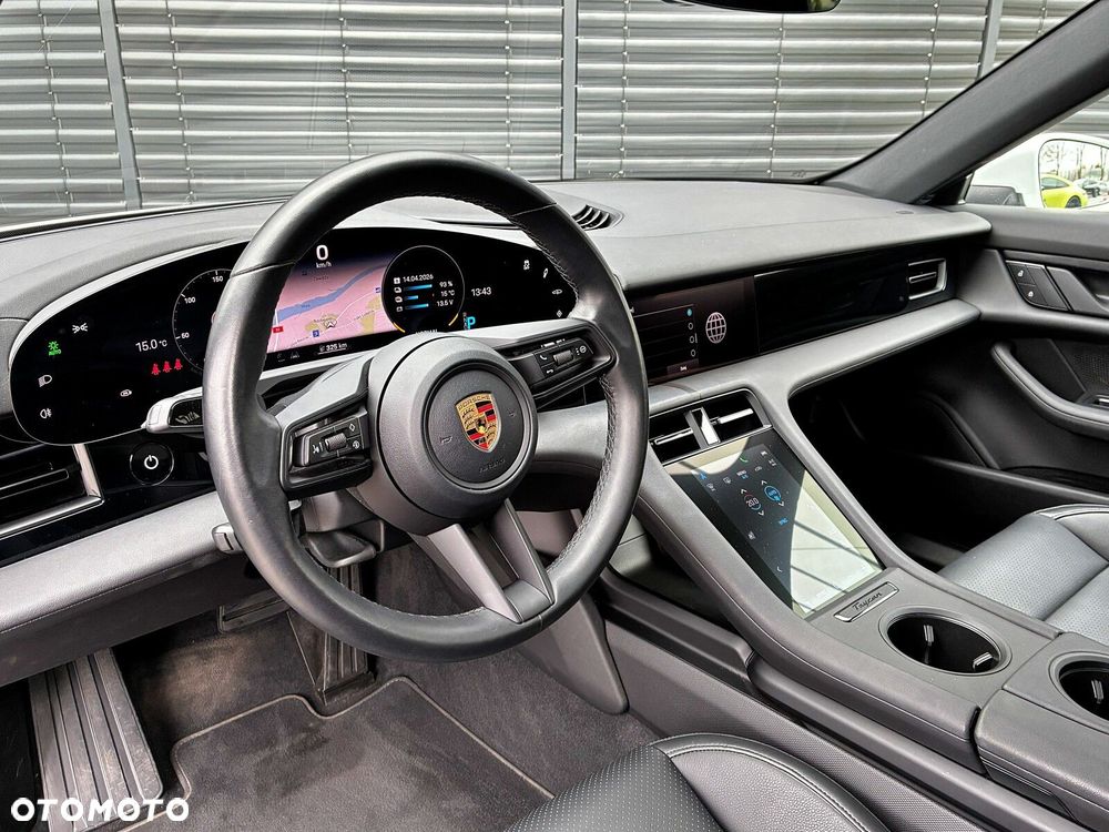 Porsche Taycan - 11