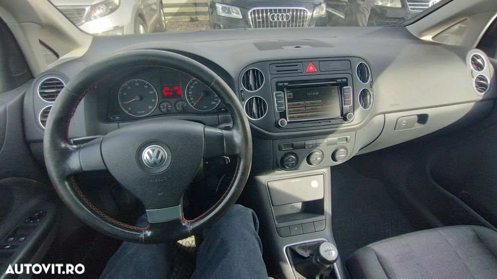 Volkswagen Golf - 8
