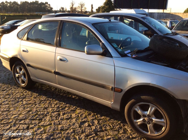 Toyota Avensis T22 às peças