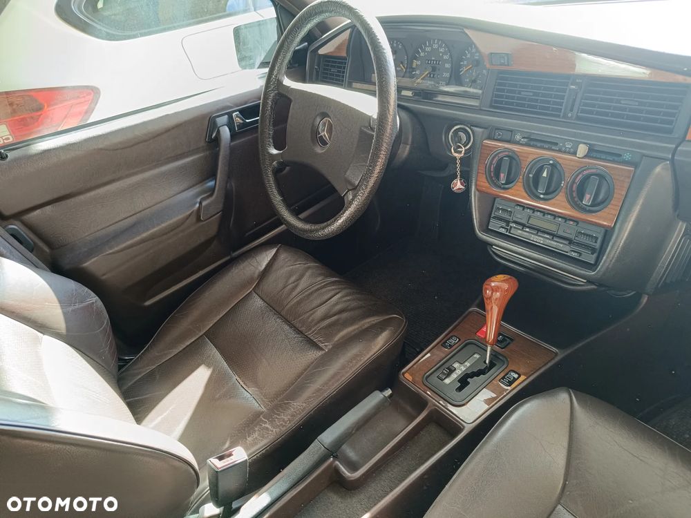 Mercedes-Benz W201 (190) - 12