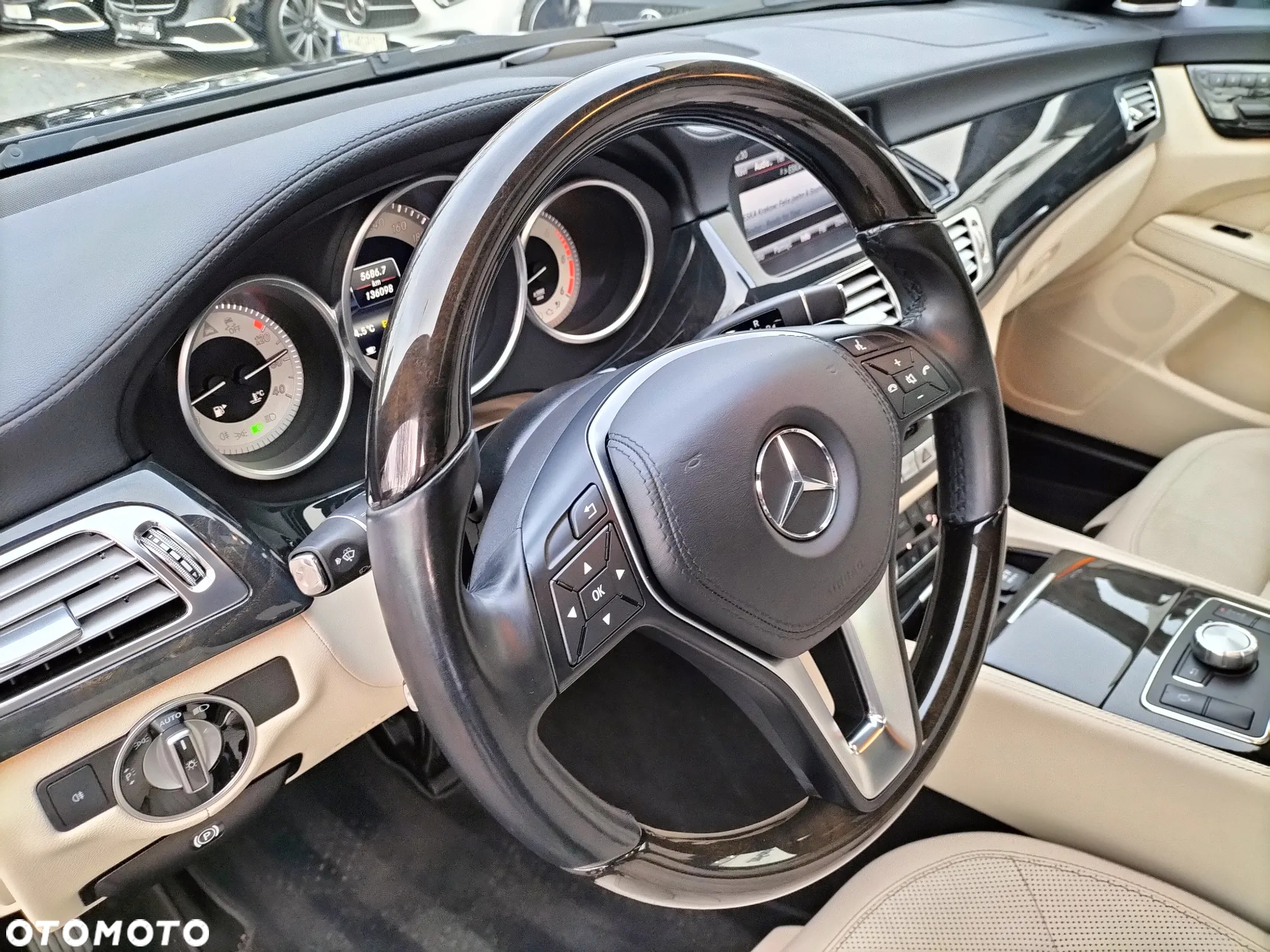 Mercedes-Benz CLS 350 CDI 4-Matic BlueEff - 32