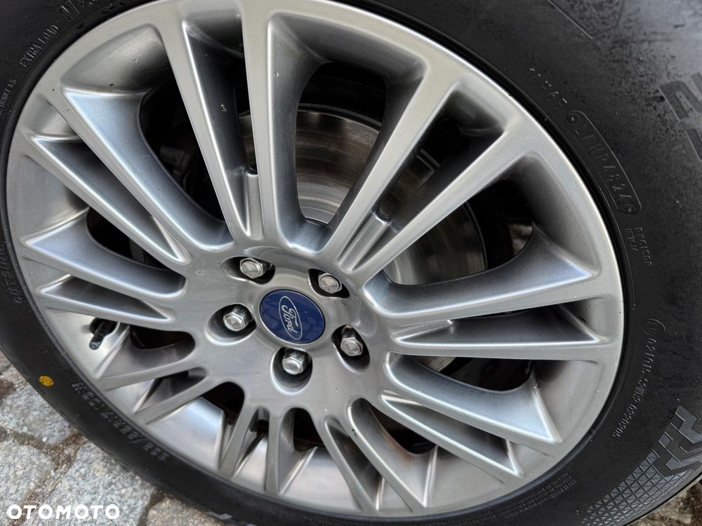 Ford Kuga 1.5 EcoBoost 2x4 Titanium - 34