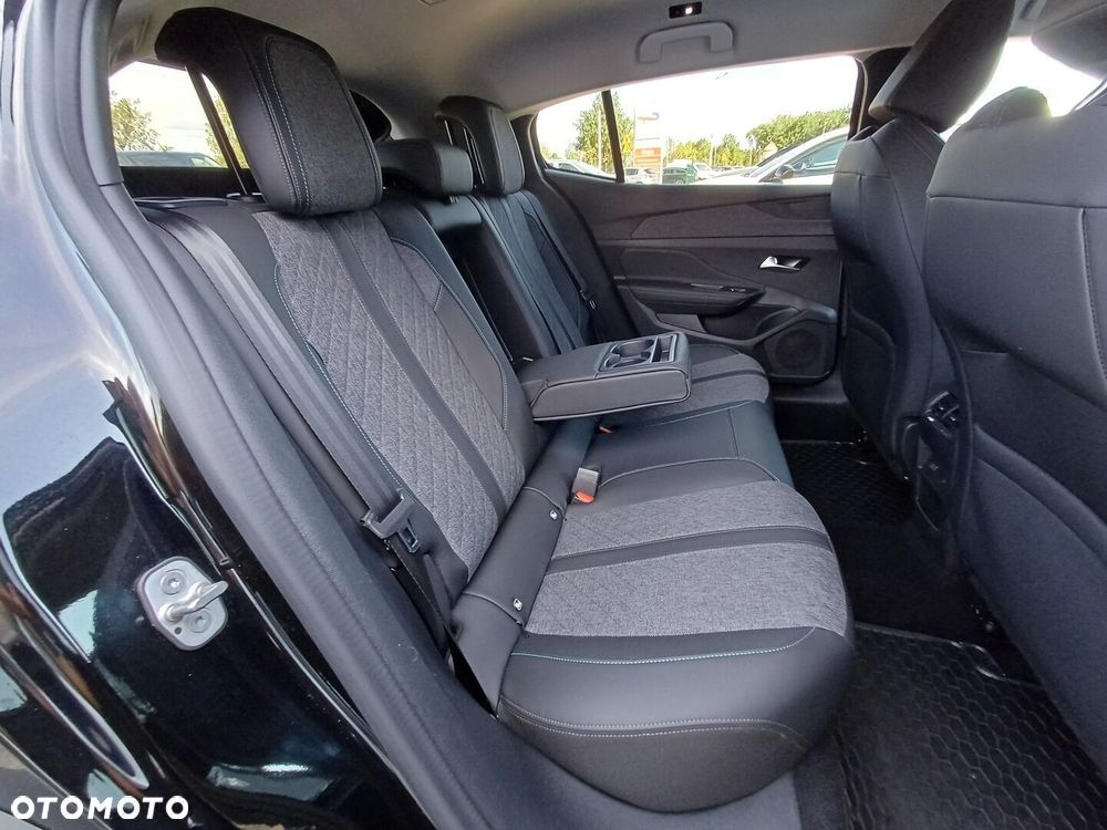 Peugeot 408 1.2 PureTech Allure Pack S&S EAT8 - 32